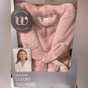 Ultra Soft Luxury Bathrobe - very cozy and wam!!